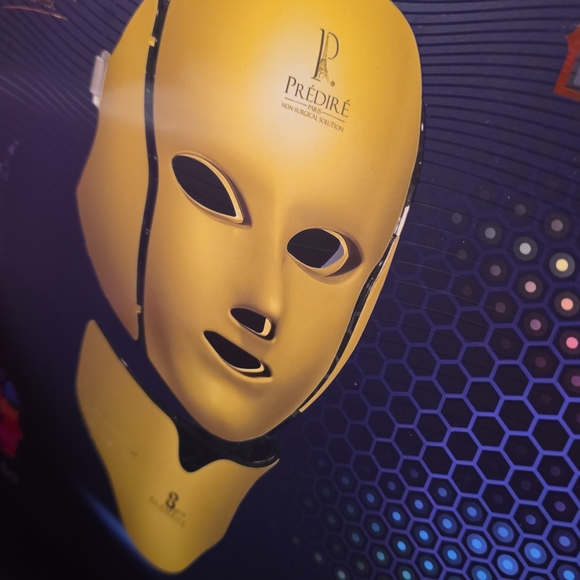 Prediré Paris 8 Element Gold LED Photon Therapy Wired Face & Neck Mask - Picture 2 of 5